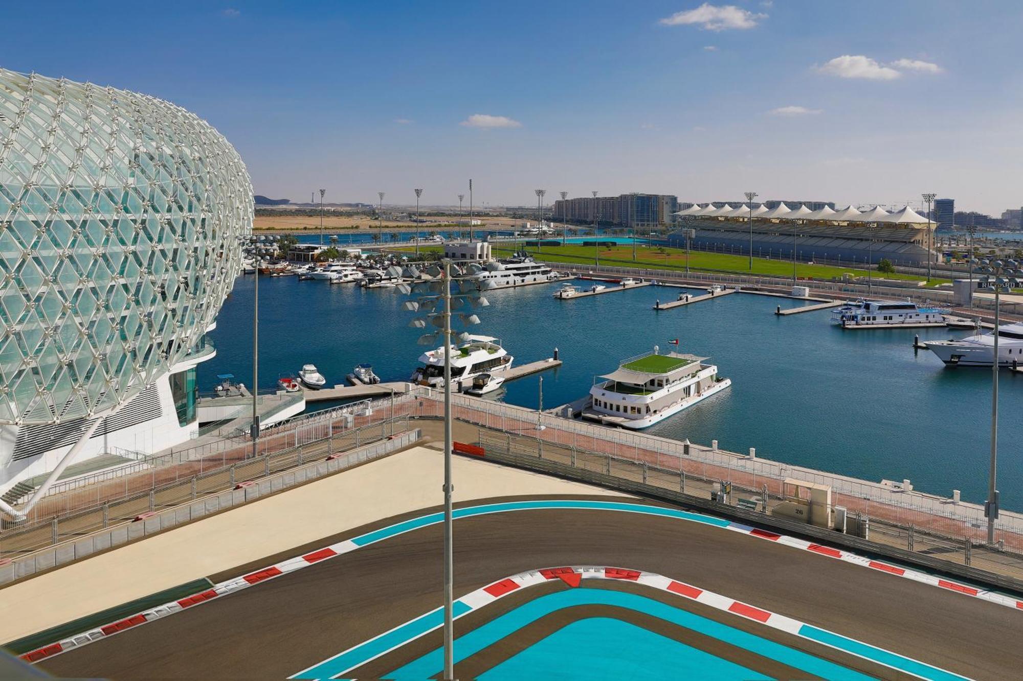 W - Yas Island Hotel 5*